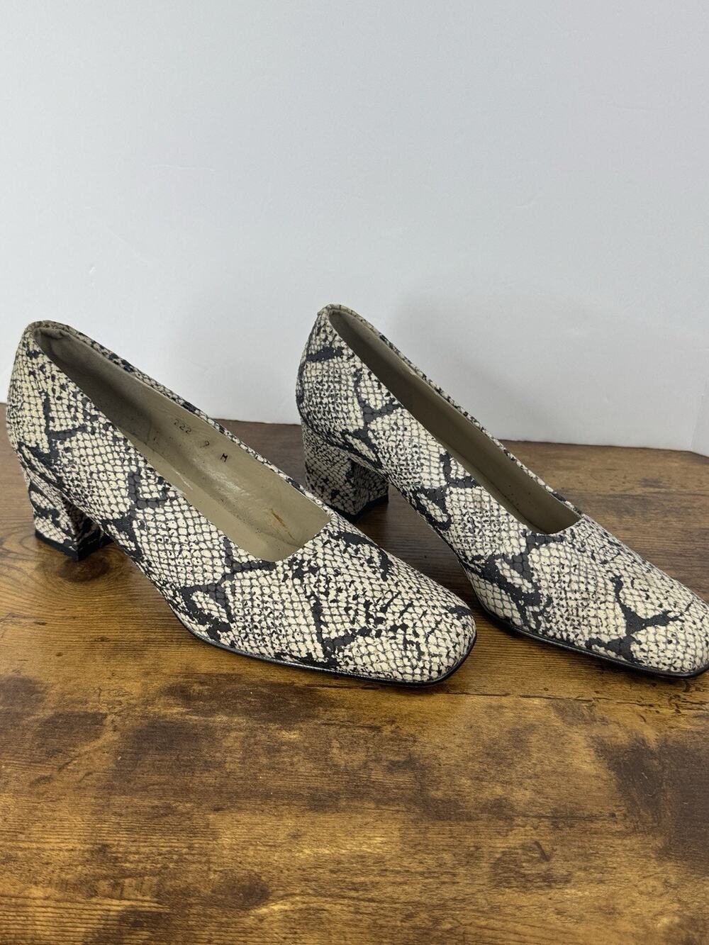 Enzo Angiolini Monarchy Womens 9M Snakeskin Leather Block Heel Pumps